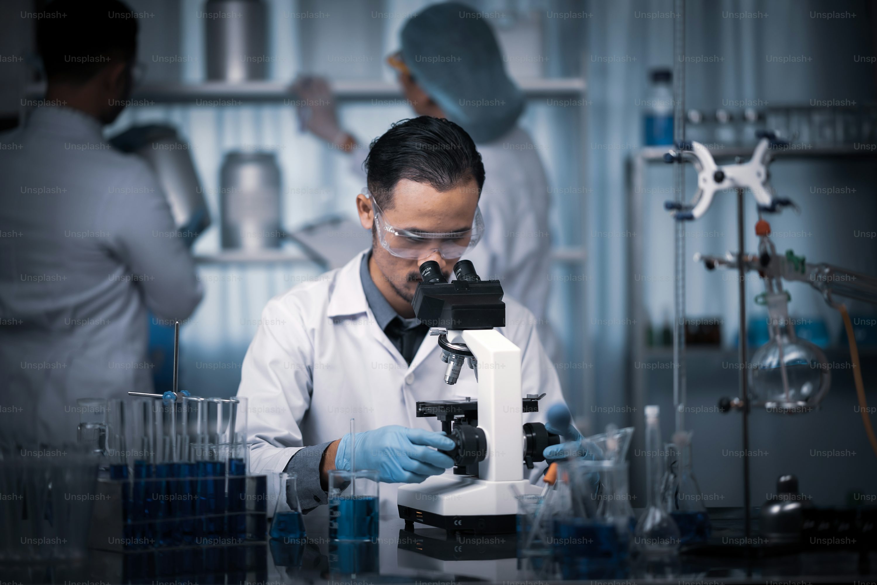 Biomedical scientist working in a lab
